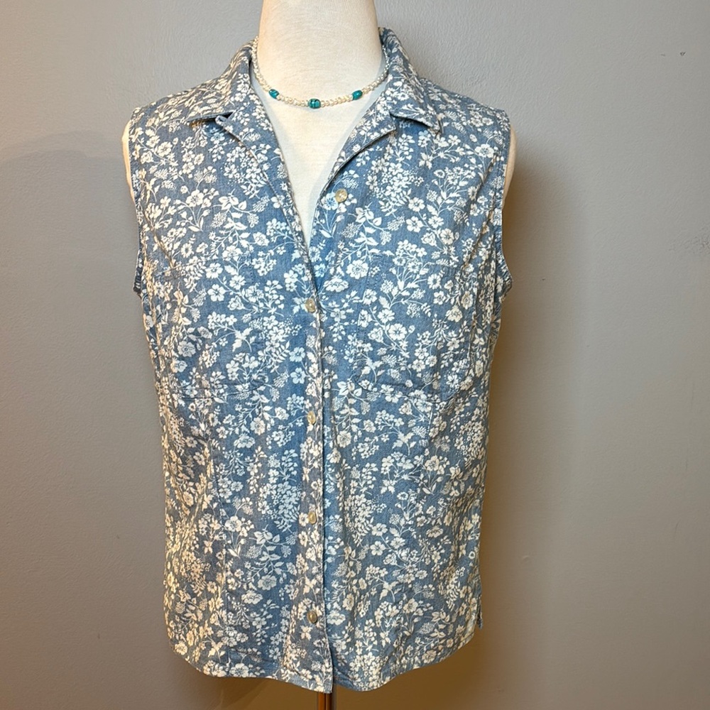 Liz Claiborne Blue and White Button Down Shirt Notched Collar